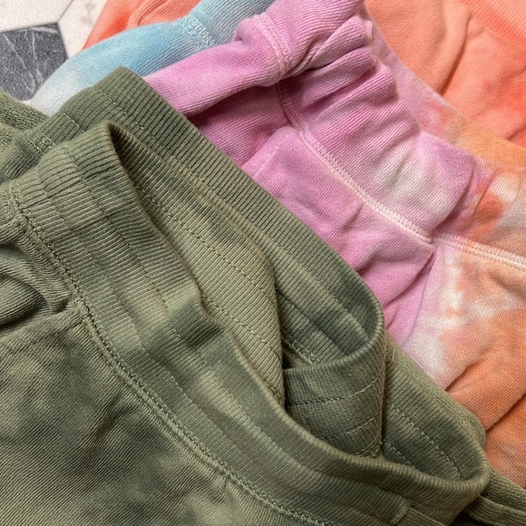 4 PAIR XL OLD NAVY TIE DYE LOUNGE SWEAT SHORTS FLEECE WITH POCKETS - Picture 3 of 4